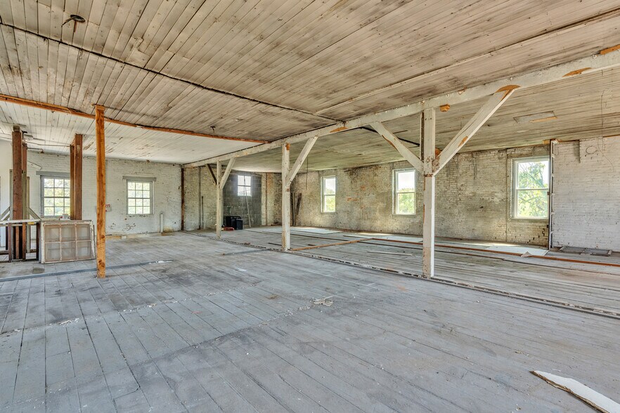 More Photos Of 30 E 3rd St, New Albany Warehouse For Sale