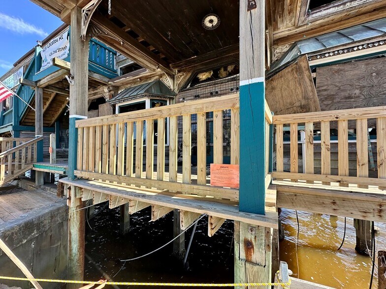 More Photos Of 450 Dock St, Cedar Key Freestanding For Sale