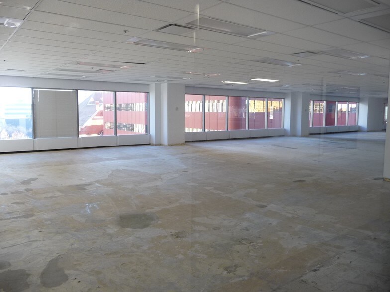 More Photos Of 10405 Jasper Ave NW, Edmonton Office For Lease
