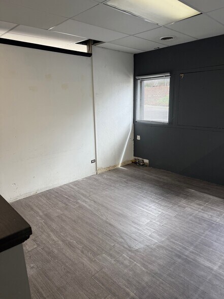 More Photos Of 127 E State St, Batavia Freestanding For Lease