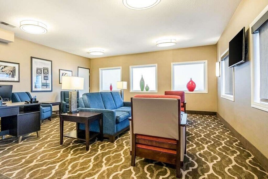 More Photos Of 120 W Stevenson Rd, Ottawa Hotel For Sale