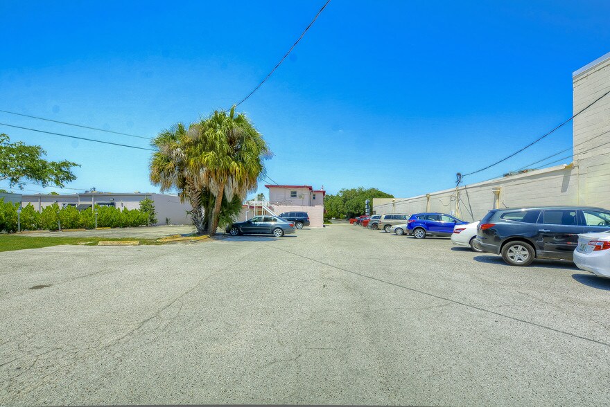 More Photos Of 2102 S Dale Mabry Hwy, Tampa Freestanding For Sale