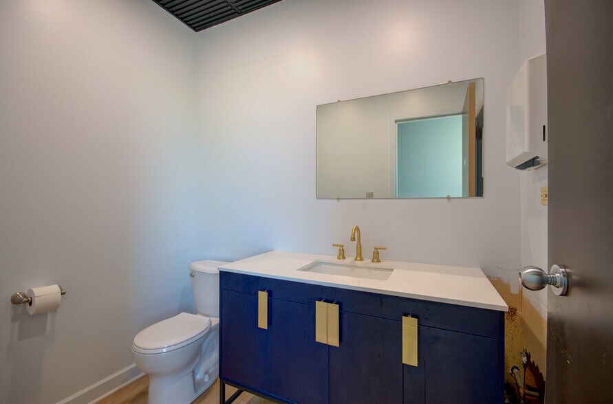 More Photos Of 1000 S Hamilton St, Lockport Loft Creative Space For Sale