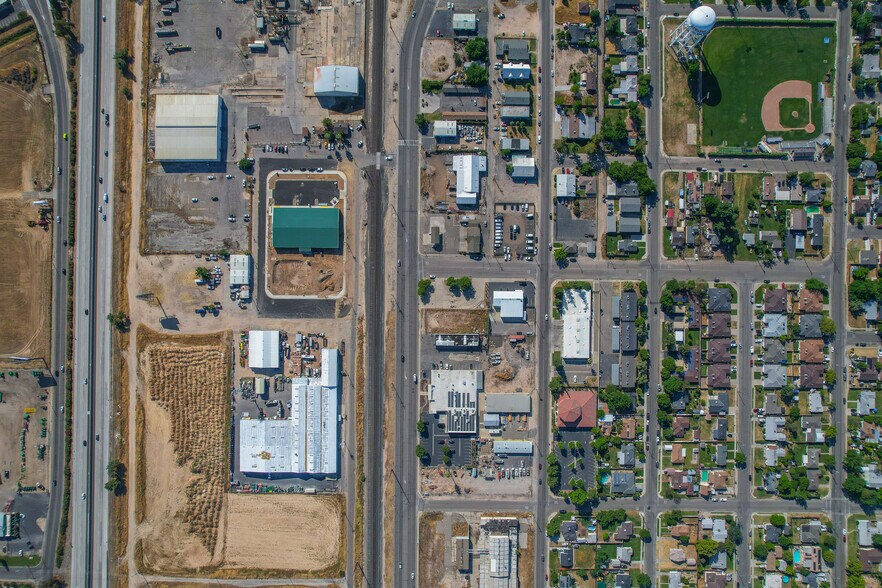 More Photos Of 695 Atwater Blvd, Atwater General Retail For Sale