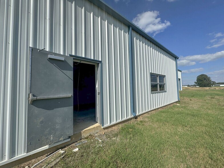 More Photos Of 369 Enterprise Dr, Batesville Industrial For Sale