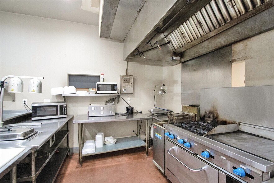 More Photos Of 3710 Waterwood Pass, Elmendorf Restaurant For Sale