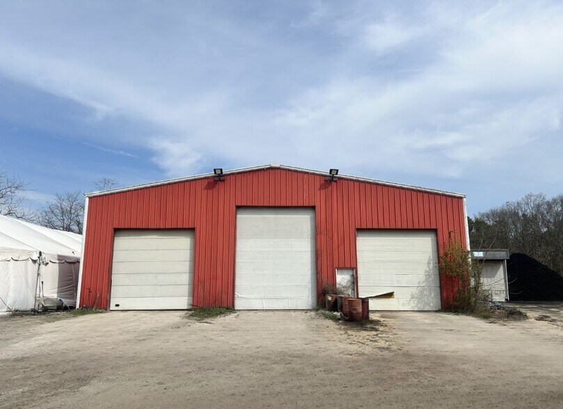 More Photos Of 273 E Main St, Yaphank Industrial For Lease