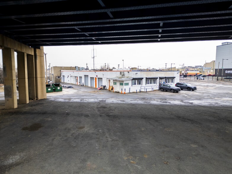 More Photos Of 3111 Grays Ferry Ave, Philadelphia Service For Sale