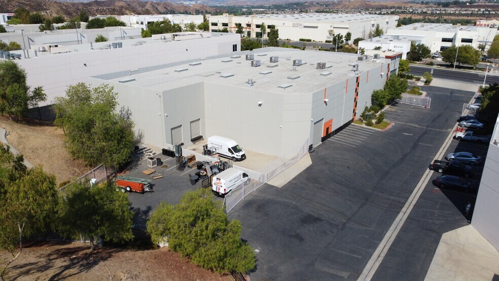 More Photos Of 21130 Centre Pointe Pky, Santa Clarita Warehouse For Lease