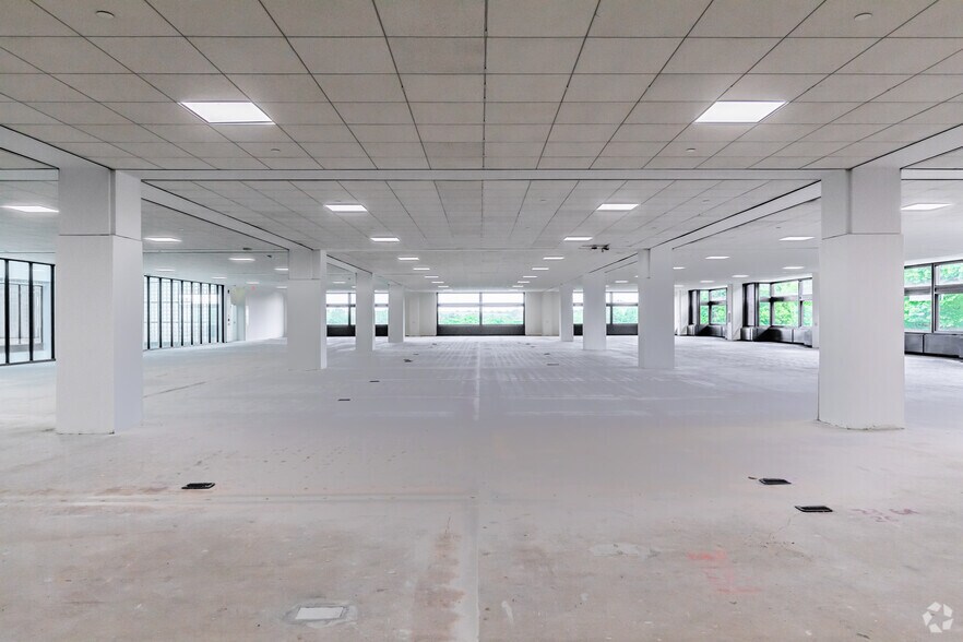 More Photos Of 2000 Center Dr, Hoffman Estates Office For Lease