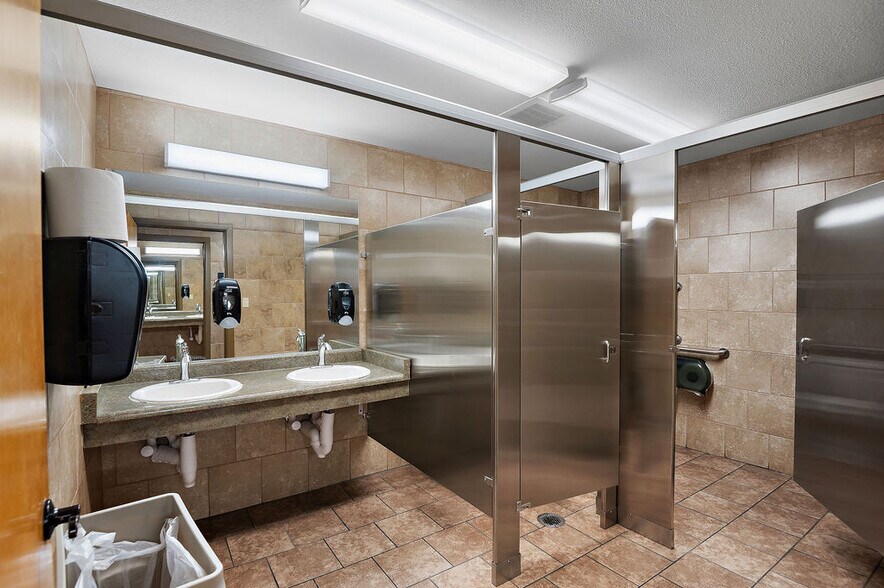 More Photos Of 220-222 W 2nd St, Pueblo Light Manufacturing For Lease