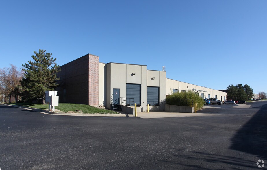 More Photos Of 14205-14227 W 95th St, Lenexa Warehouse For Lease