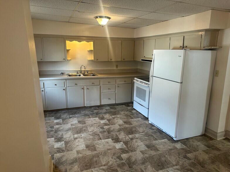 More Photos Of 142 W Main St, Windsor Apartments For Sale