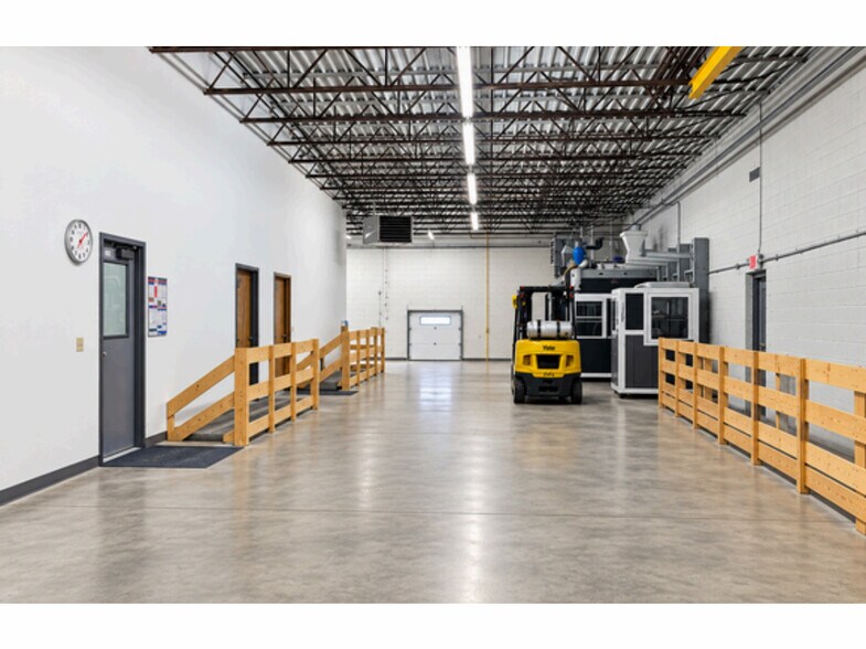 More Photos Of 19340 Linden Dr, Maple Grove Warehouse For Lease