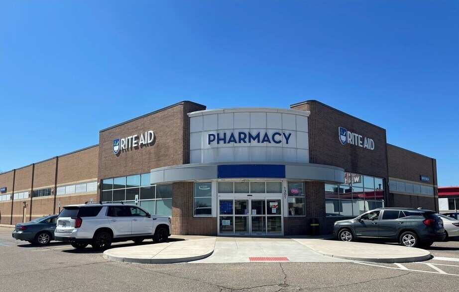 More Photos Of 1301 W 14 Mile Rd, Clawson Freestanding For Lease