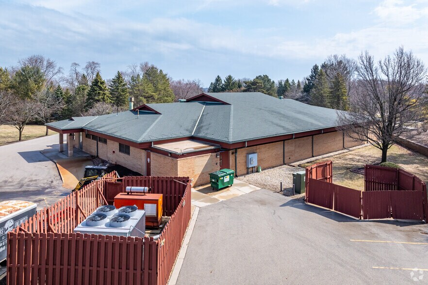 More Photos Of 7007 N Range Line Rd, Milwaukee Medical For Sale