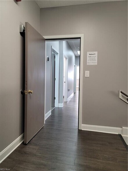 More Photos Of 15000 Madison Ave, Lakewood Office Residential For Lease