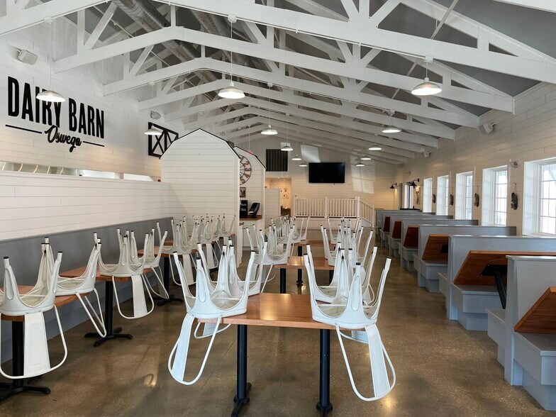 More Photos Of 121 Main St, Oswego Restaurant For Lease