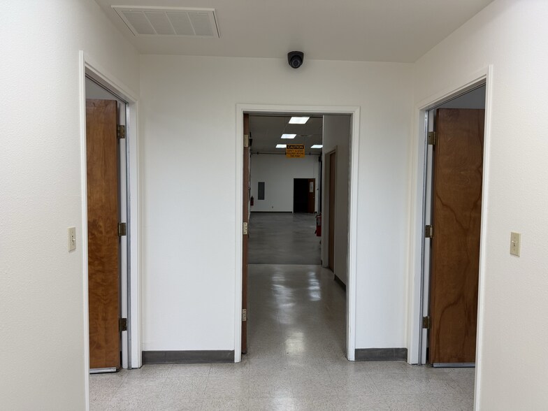 More Photos Of 536 Hi Tech Pky, Oakdale Warehouse For Sale