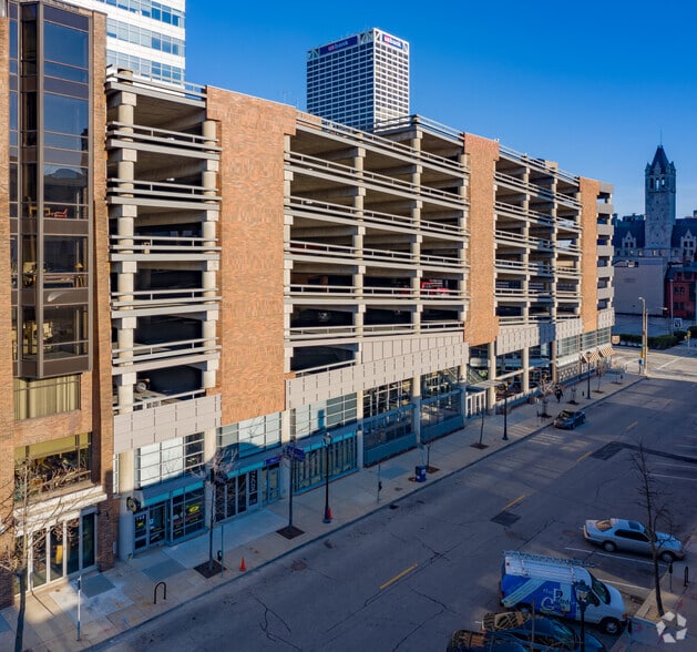 More Photos Of 770 N Jefferson St, Milwaukee Specialty For Lease