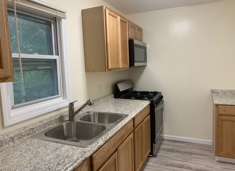 More Photos Of 96 Hill St, Waterbury Apartments For Sale