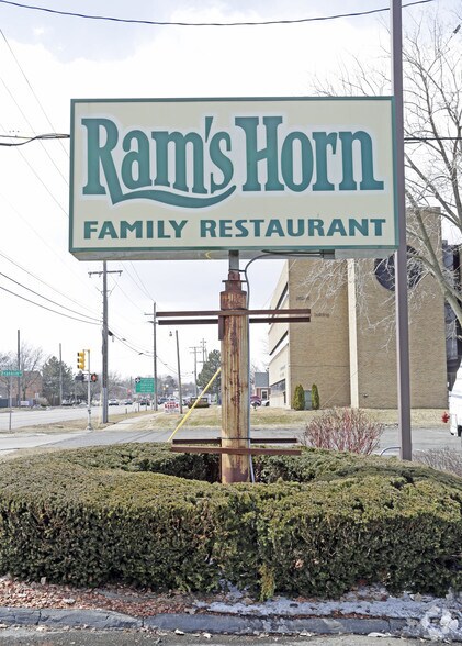 More Photos Of 26200 W 12 Mile Rd, Southfield Restaurant For Sale