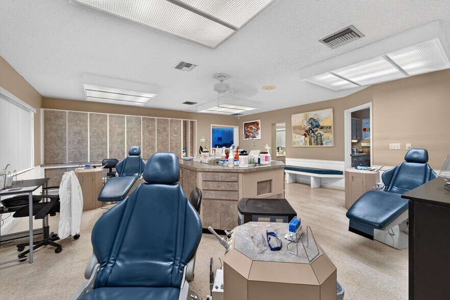 More Photos Of 1205 W Baker St, Plant City Medical For Sale