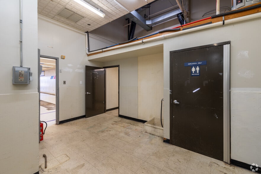 More Photos Of 739 Greenwood Ave, Trenton Freestanding For Lease