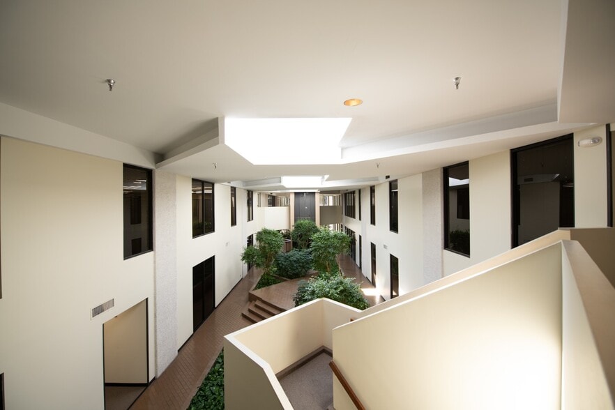 More Photos Of 2222 Bay Area Blvd, Houston Office For Lease