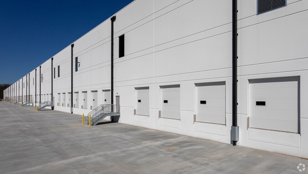 More Photos Of 1000 Commerce Center Dr, Elkton Distribution For Lease