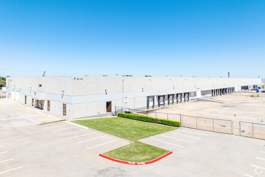More Photos Of 901-915 Avenue S, Grand Prairie Distribution For Lease