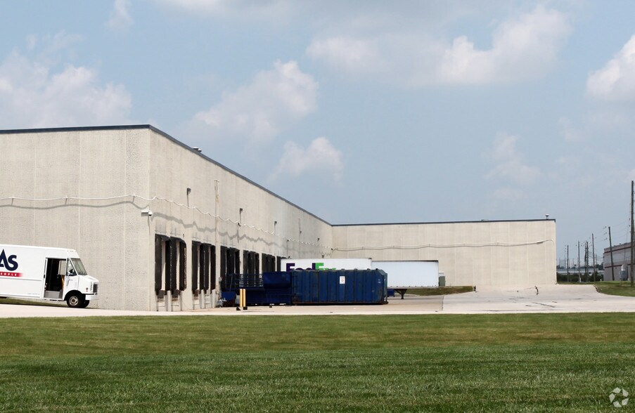 More Photos Of 7601-7687 Winton Dr, Indianapolis Warehouse For Lease