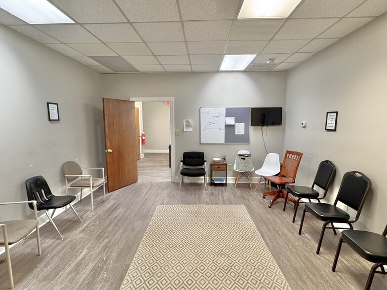 More Photos Of 747 Queen City Pky, Gainesville Unknown For Lease