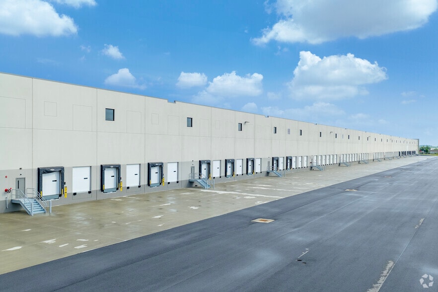 More Photos Of 5177 Williamsport Pike, Martinsburg Warehouse For Lease