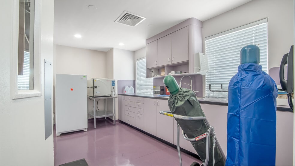 More Photos Of 7777 N University Dr, Tamarac Medical For Sale