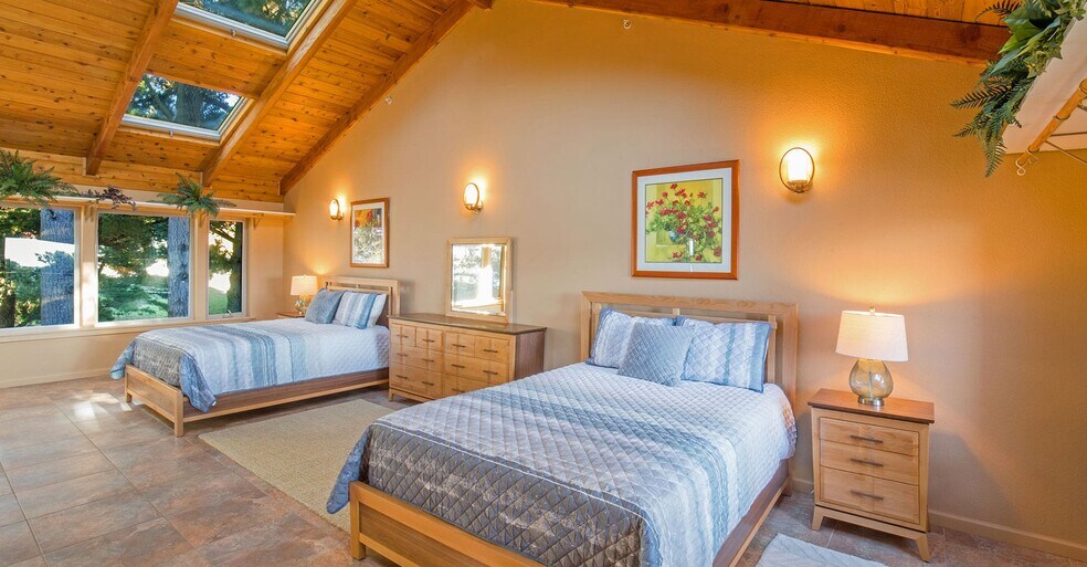 More Photos Of 205 Wave Dr, Shelter Cove Hotel For Sale