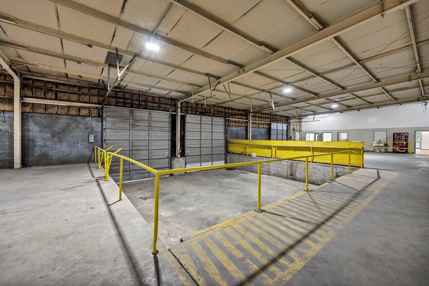 More Photos Of 1627 Columbia College Dr, Columbia Warehouse For Lease