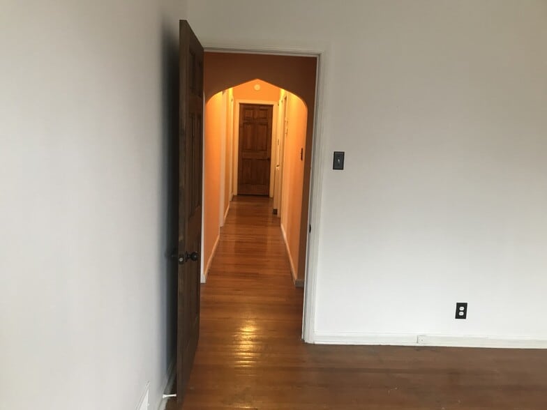 More Photos Of 2460 Florian St, Hamtramck Office For Sale
