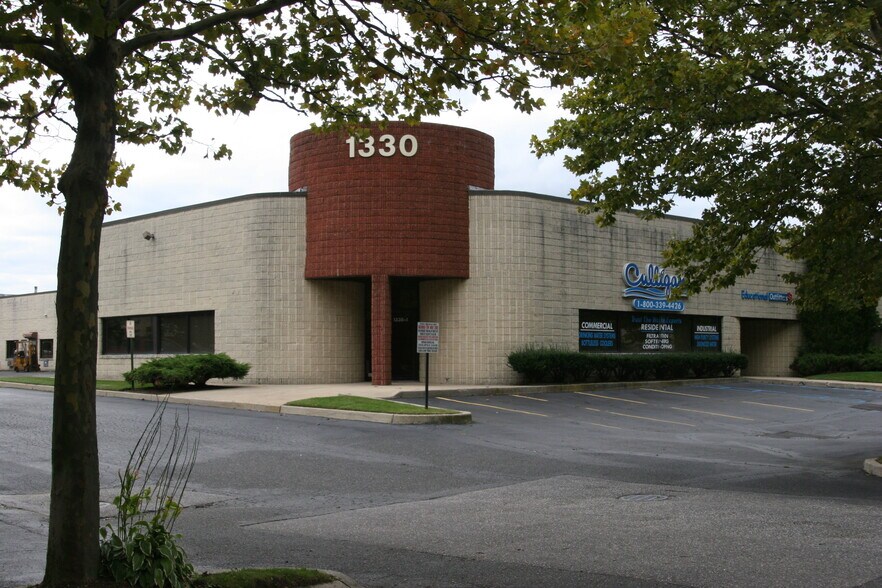 Primary Photo Of 1320 Lincoln Ave, Holbrook Warehouse For Lease
