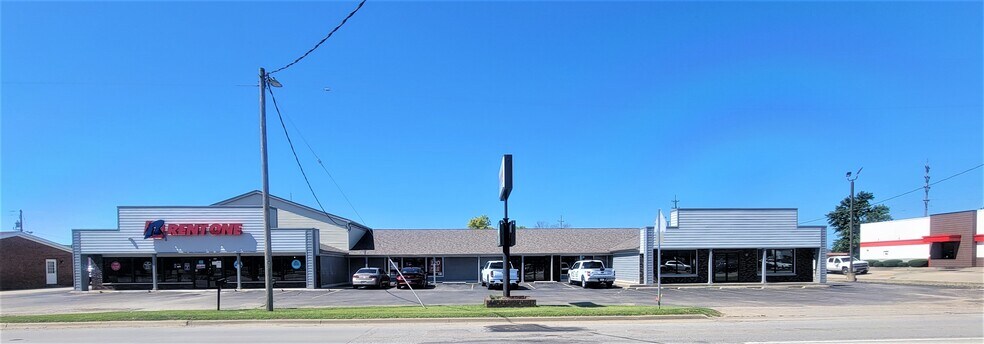 Primary Photo Of 906 W Springfield Rd, Taylorville Storefront Retail Office For Lease