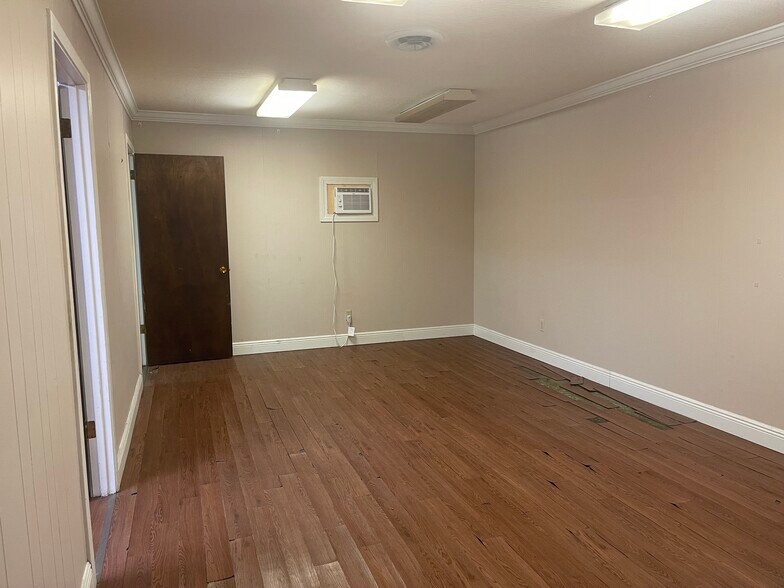 More Photos Of 108 Allen St, Purvis Office For Sale