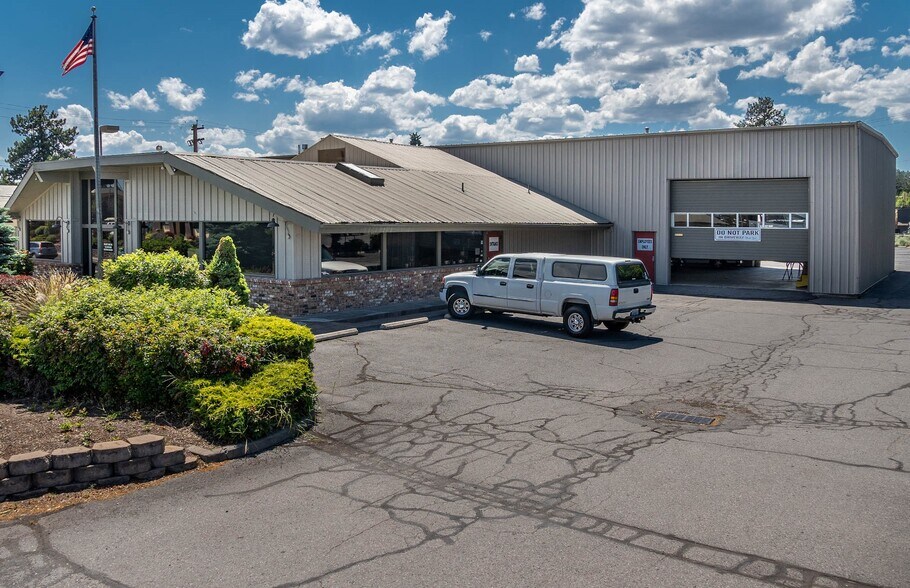 More Photos Of 2115 NE 3rd St, Bend Auto Repair For Sale