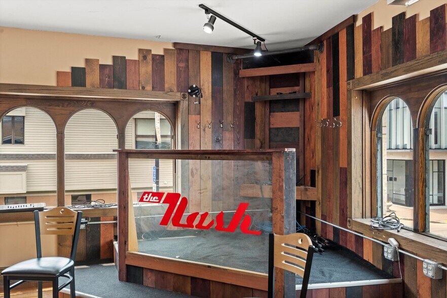 More Photos Of 522 6th St, Racine General Retail For Sale