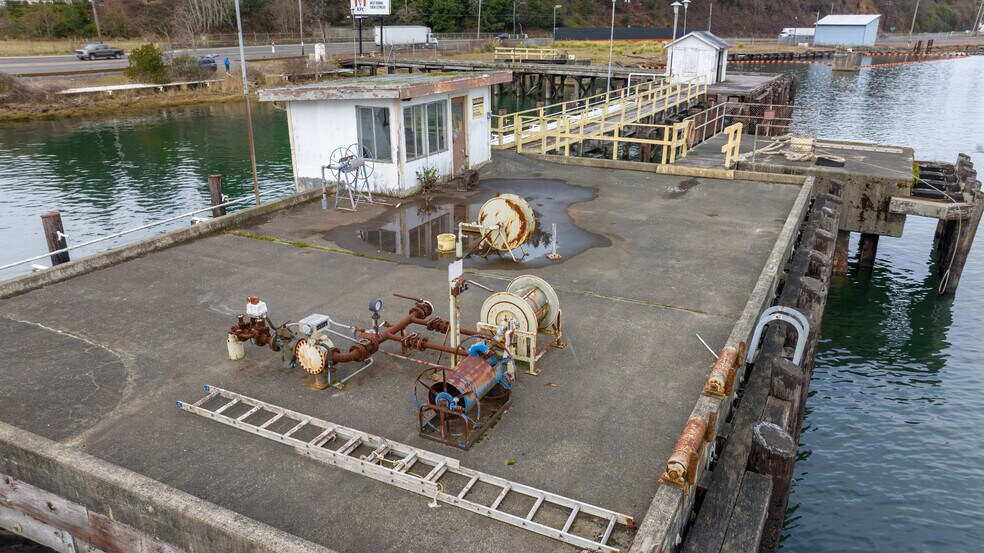 More Photos Of 2250 N Bayshore Dr, Coos Bay Marina For Sale