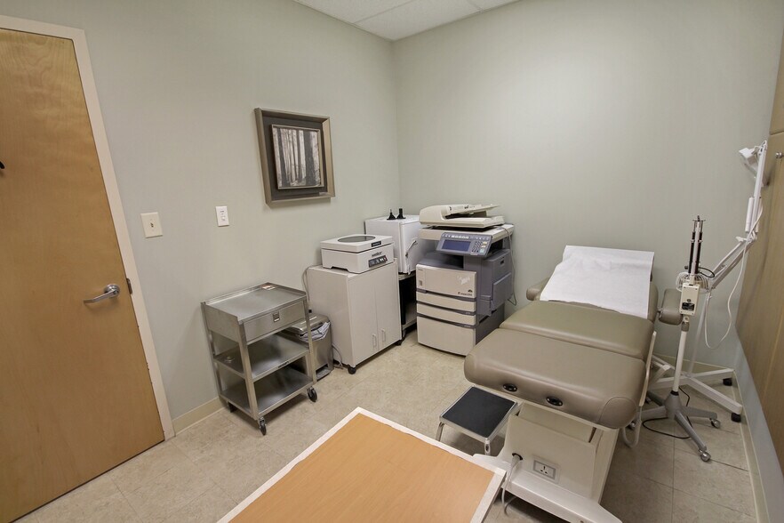 561 Cranbury Rd, East Brunswick, NJ 08816 Medical For Sale