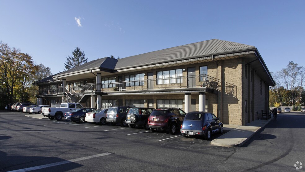 More Photos Of 175 E Main St, Huntington Medical For Lease