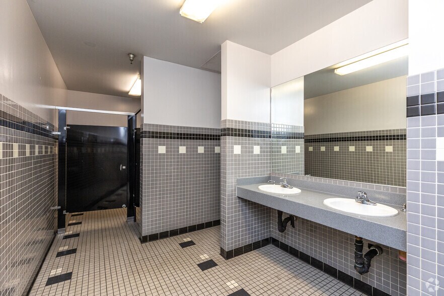 More Photos Of 1971 W 190th St, Torrance Office For Lease