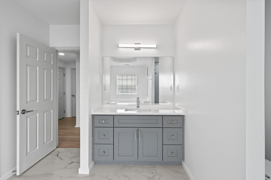 More Photos Of 567 Winton Ter NE, Atlanta Apartments For Sale
