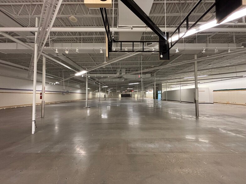 More Photos Of 30 A & S Dr, Paramus Freestanding For Lease