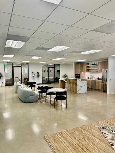 More Photos Of 1640 S Sepulveda Blvd, Los Angeles Office For Lease
